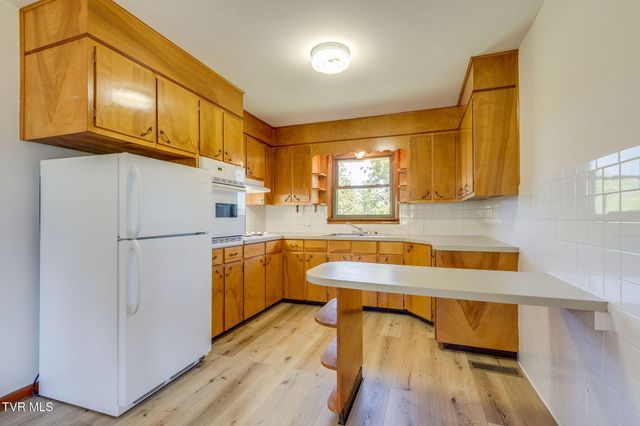 212 Hill Avenue, Surgoinsville, TN 37873