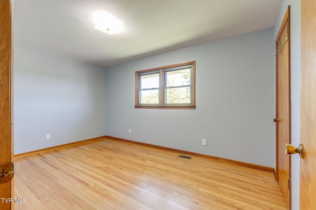 212 Hill Avenue, Surgoinsville, TN 37873