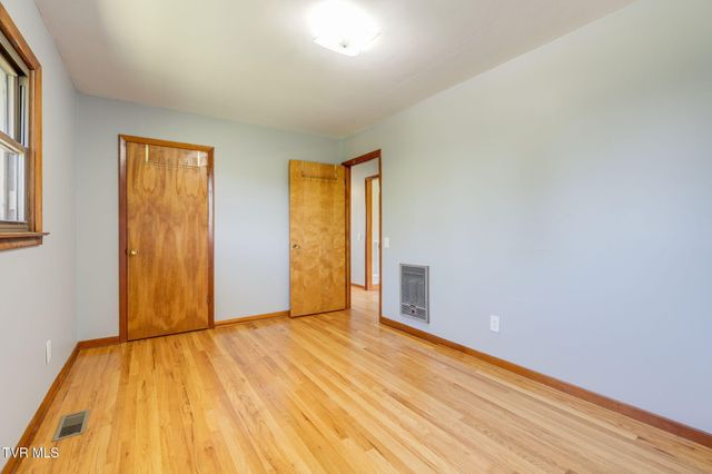 212 Hill Avenue, Surgoinsville, TN 37873