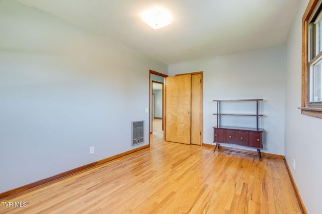 212 Hill Avenue, Surgoinsville, TN 37873
