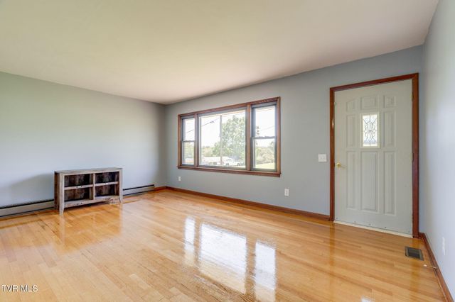 212 Hill Avenue, Surgoinsville, TN 37873