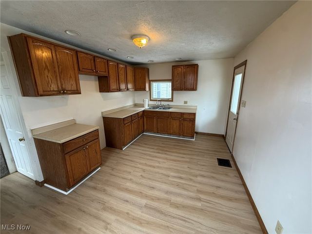 8528 State Route 250 SE, Dennison, OH 44621