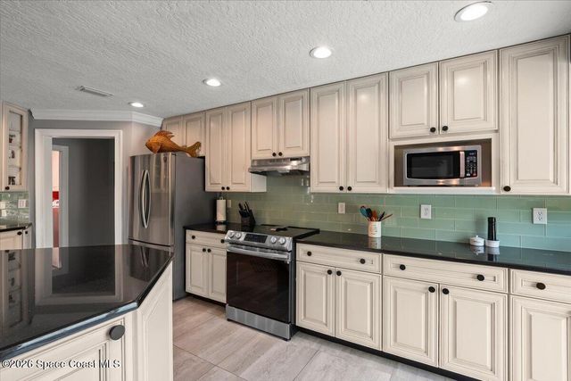 808 Puesta Del Sol Plaza, Indialantic, FL 32903