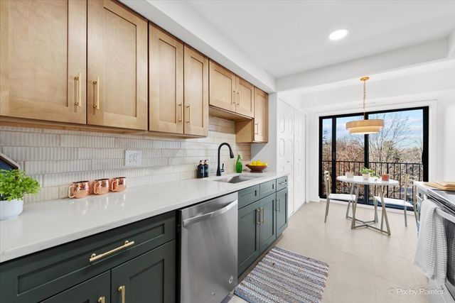 1400 N Yarmouth Place 416, Mount Prospect, IL 60056
