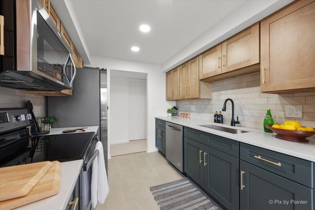 1400 N Yarmouth Place 416, Mount Prospect, IL 60056