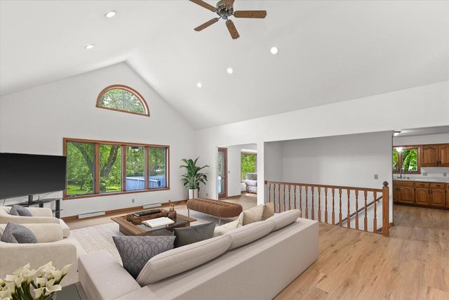 2931 W Franklin TERRACE, Franklin, WI 53132