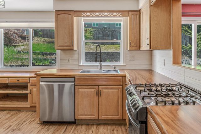 9522 N Loganberry Ct, Spokane, WA 99208