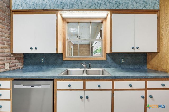 1409 W North Avenue, Lampasas, TX 76550