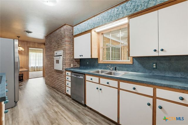 1409 W North Avenue, Lampasas, TX 76550