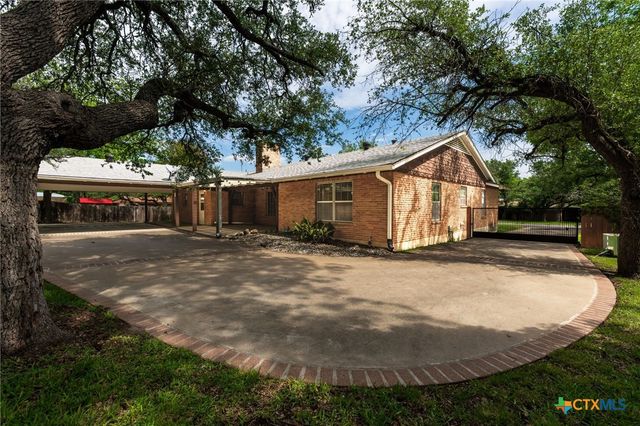 1409 W North Avenue, Lampasas, TX 76550