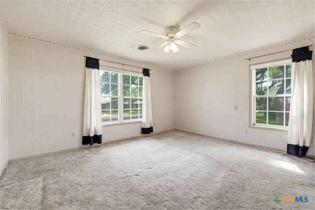 1409 W North Avenue, Lampasas, TX 76550