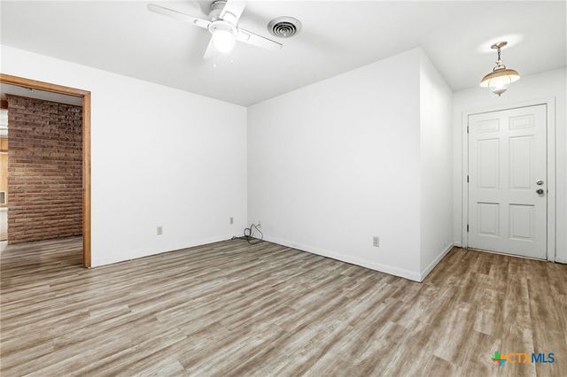 1409 W North Avenue, Lampasas, TX 76550