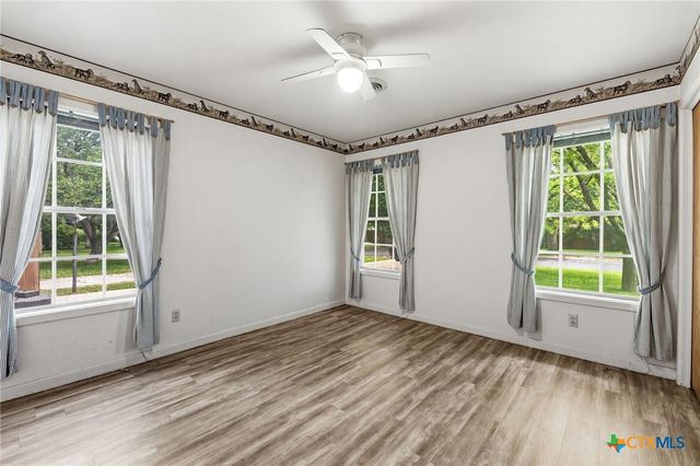 1409 W North Avenue, Lampasas, TX 76550