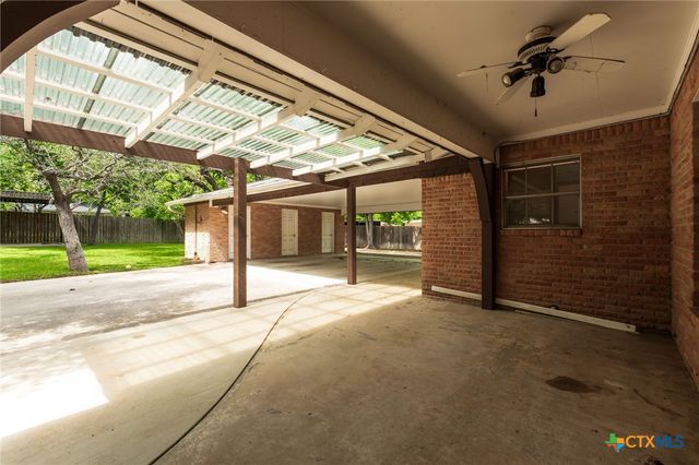 1409 W North Avenue, Lampasas, TX 76550