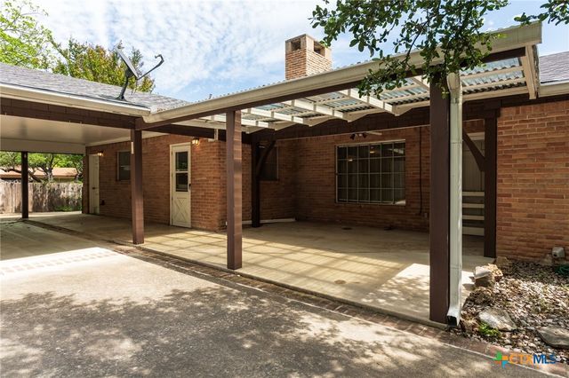 1409 W North Avenue, Lampasas, TX 76550