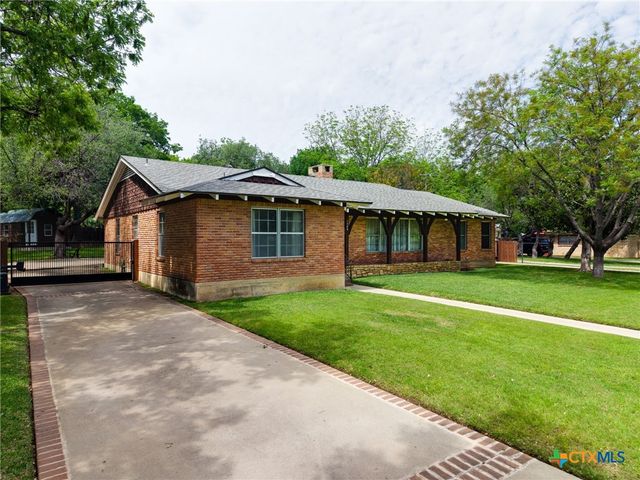 1409 W North Avenue, Lampasas, TX 76550