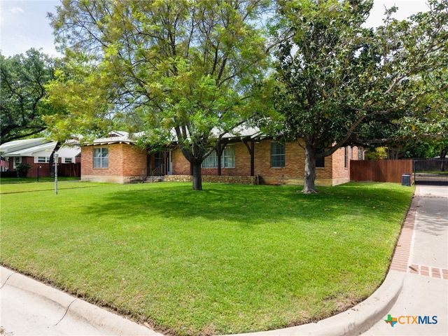 1409 W North Avenue, Lampasas, TX 76550