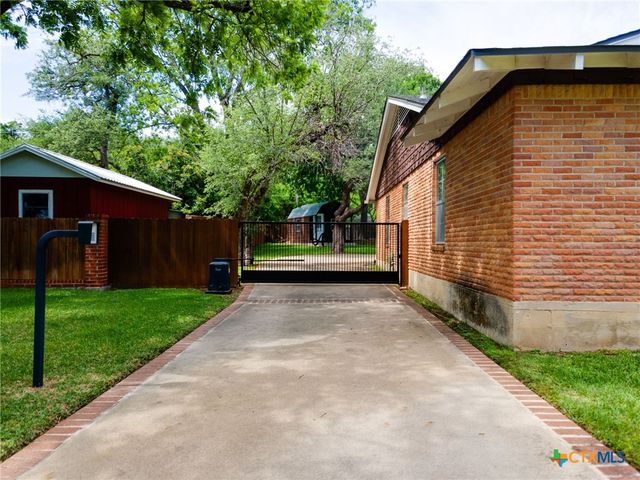 1409 W North Avenue, Lampasas, TX 76550