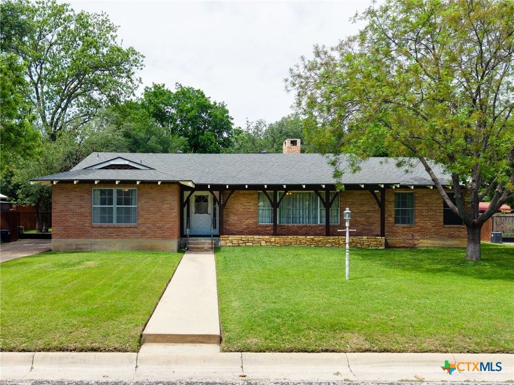 1409 W North Avenue, Lampasas, TX 76550