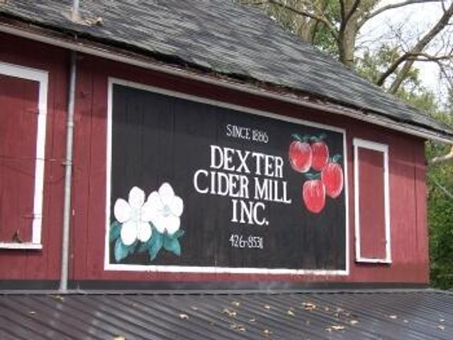 415 Cambridge Drive, Dexter City, MI 48130