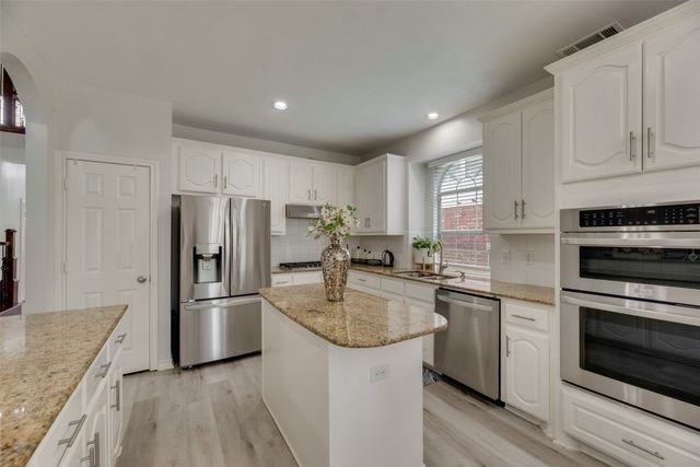 202 Forestridge Drive, Mansfield, TX 76063