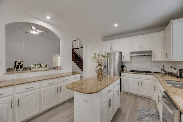 202 Forestridge Drive, Mansfield, TX 76063