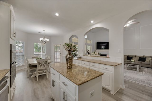 202 Forestridge Drive, Mansfield, TX 76063