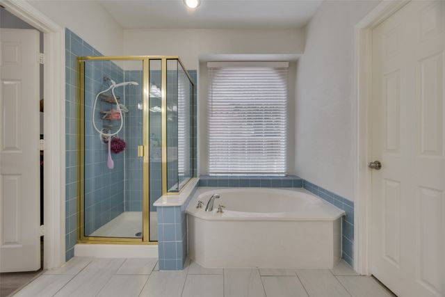 202 Forestridge Drive, Mansfield, TX 76063