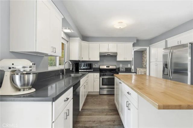 5500 Blanco Avenue, Woodland Hills, CA 91367