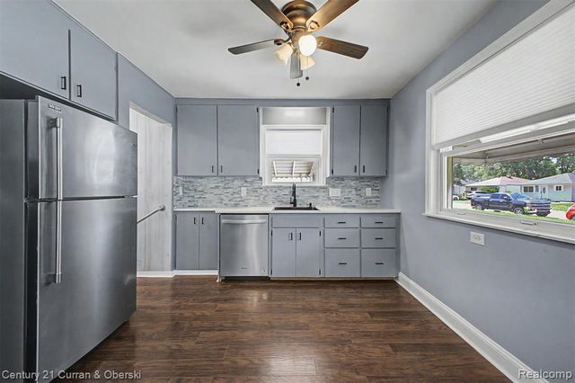 5375 Mayfair Street, Dearborn Heights, MI 48125