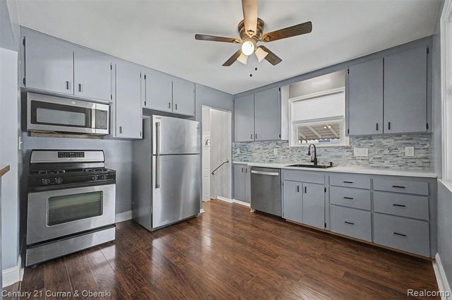 5375 Mayfair Street, Dearborn Heights, MI 48125