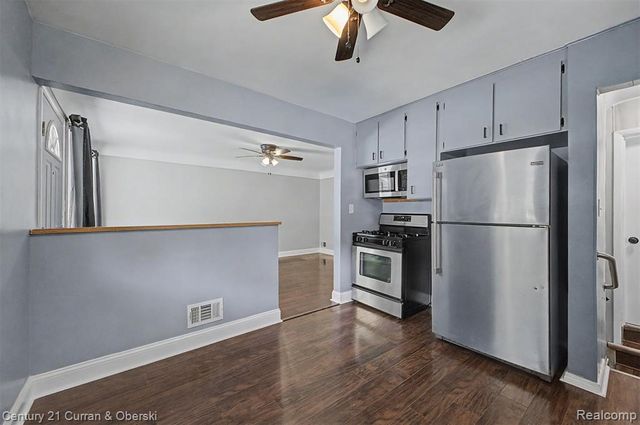 5375 Mayfair Street, Dearborn Heights, MI 48125