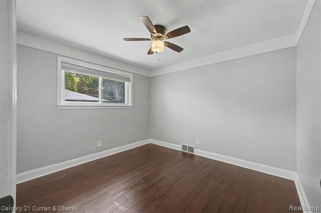 5375 Mayfair Street, Dearborn Heights, MI 48125