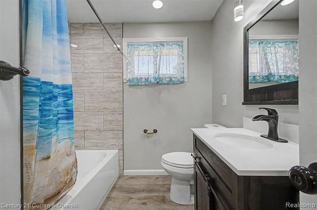 5375 Mayfair Street, Dearborn Heights, MI 48125