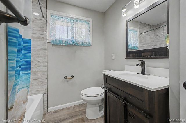 5375 Mayfair Street, Dearborn Heights, MI 48125