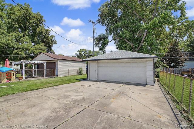 5375 Mayfair Street, Dearborn Heights, MI 48125