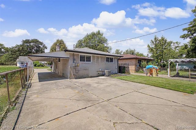 5375 Mayfair Street, Dearborn Heights, MI 48125