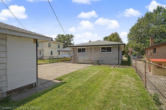 5375 Mayfair Street, Dearborn Heights, MI 48125