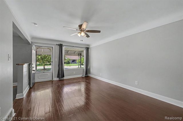 5375 Mayfair Street, Dearborn Heights, MI 48125