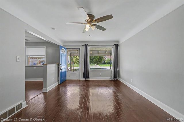 5375 Mayfair Street, Dearborn Heights, MI 48125