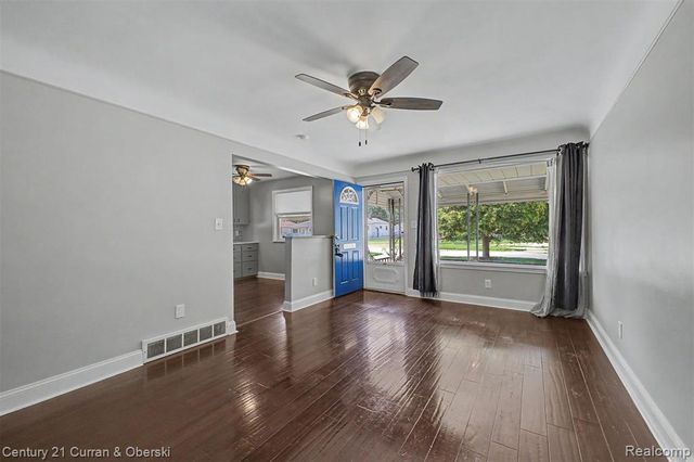 5375 Mayfair Street, Dearborn Heights, MI 48125