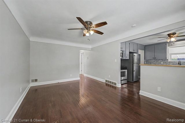 5375 Mayfair Street, Dearborn Heights, MI 48125