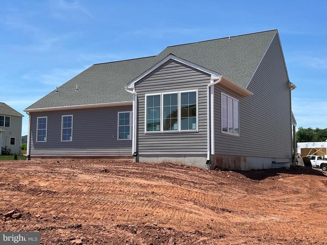 114 FOXGLOVE DR, Middletown, PA 17057