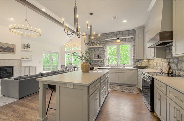 2150 NW Scenic View Drive, Riverside, MO 64150