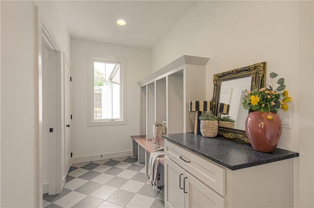 2150 NW Scenic View Drive, Riverside, MO 64150