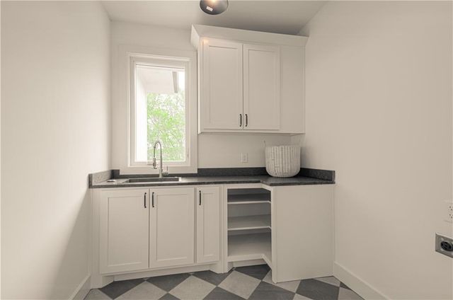 2150 NW Scenic View Drive, Riverside, MO 64150