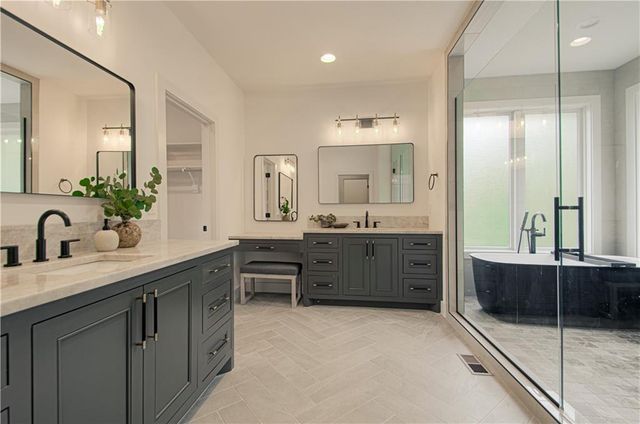 2150 NW Scenic View Drive, Riverside, MO 64150