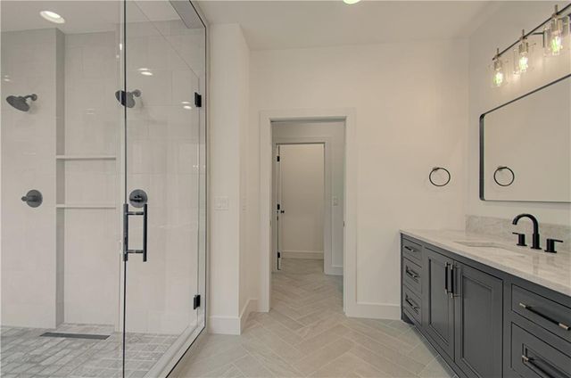 2150 NW Scenic View Drive, Riverside, MO 64150