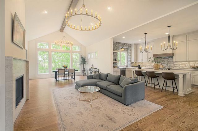 2150 NW Scenic View Drive, Riverside, MO 64150