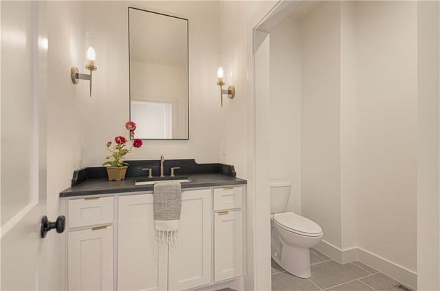 2150 NW Scenic View Drive, Riverside, MO 64150